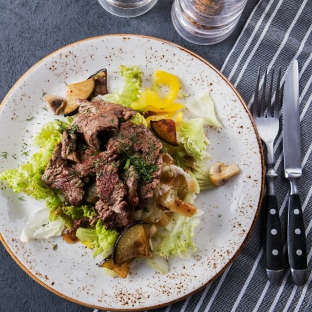 Grilled Beef Salad (Yum Nuea).
